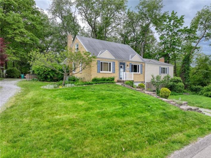 140 8th Ave, Pittsburgh, PA 15229, 3 Bedrooms Bedrooms, 7 Rooms Rooms,1.1 BathroomsBathrooms,Residential,For Sale,8th Ave,1701367