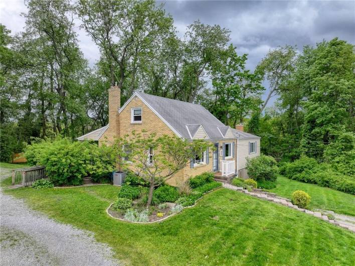 140 8th Ave, Pittsburgh, PA 15229, 3 Bedrooms Bedrooms, 7 Rooms Rooms,1.1 BathroomsBathrooms,Residential,For Sale,8th Ave,1701367