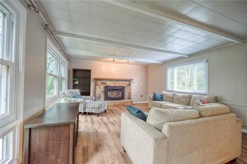 140 8th Ave, Pittsburgh, PA 15229, 3 Bedrooms Bedrooms, 7 Rooms Rooms,1.1 BathroomsBathrooms,Residential,For Sale,8th Ave,1701367