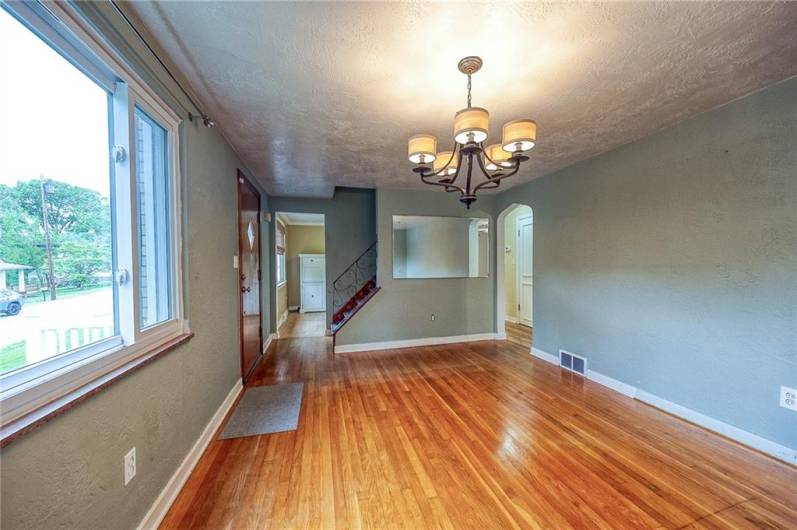 140 8th Ave, Pittsburgh, PA 15229, 3 Bedrooms Bedrooms, 7 Rooms Rooms,1.1 BathroomsBathrooms,Residential,For Sale,8th Ave,1701367