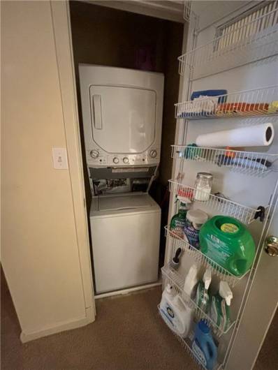 Stackable washer/dryer included