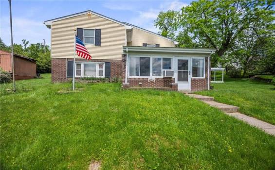 2750 Ohio St, Bethel Park, PA 15102, 5 Bedrooms Bedrooms, ,2 BathroomsBathrooms,Residential,For Sale,Ohio St,1702339