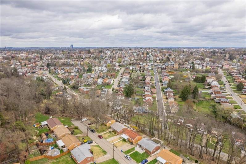 This location is close to downtown Pittsburgh so commuting is pretty easy.