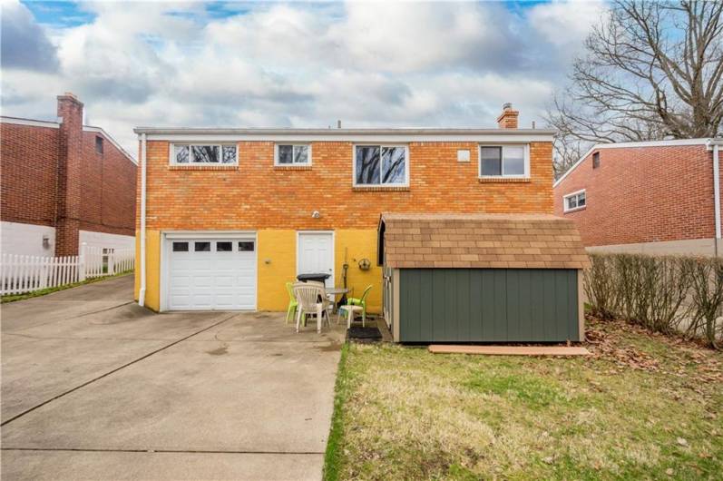There are so many updates that make 2889 Jameson a perfect home in a great location. You may want to paint to make it your own, but otherwise it will be super easy to JUST MOVE IN!! Schedule an appointment today!