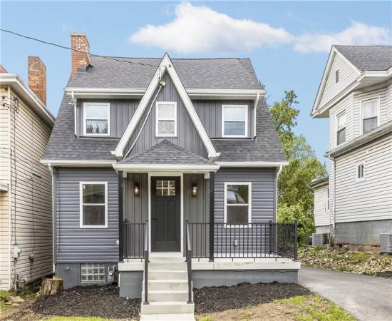 ContingentResidential 421 College St, Canonsburg, PA 15317, 4 Bedrooms Bedrooms, 10 Rooms Rooms,2.1 BathroomsBathrooms,Residential,For Sale,College St,1702708