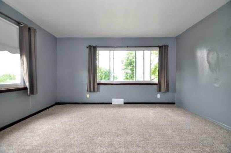 ...or turn right into the livingroom.