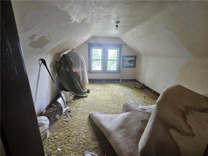3RD LEVEL BEDROOM