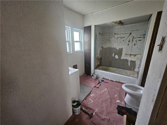 2ND FLOOR BATHROOM