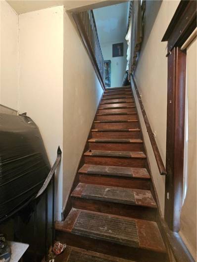 STAIRCASE YO UPSTAIRS