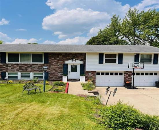 ActiveResidential 105 Mockingbird Dr, Canonsburg, PA 15317, 3 Bedrooms Bedrooms, 9 Rooms Rooms,2.1 BathroomsBathrooms,Residential,For Sale,Mockingbird Dr,1703655