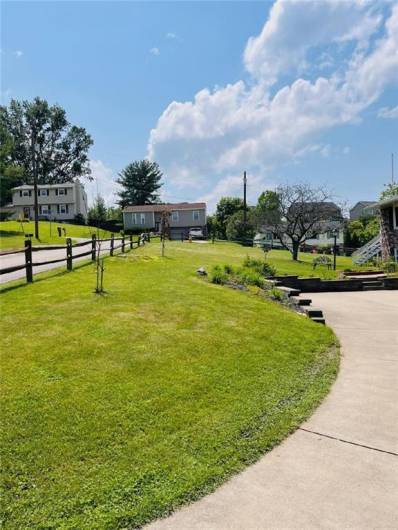 105 Mockingbird Dr, Canonsburg, PA 15317, 3 Bedrooms Bedrooms, 9 Rooms Rooms,2.1 BathroomsBathrooms,Residential,For Sale,Mockingbird Dr,1703655