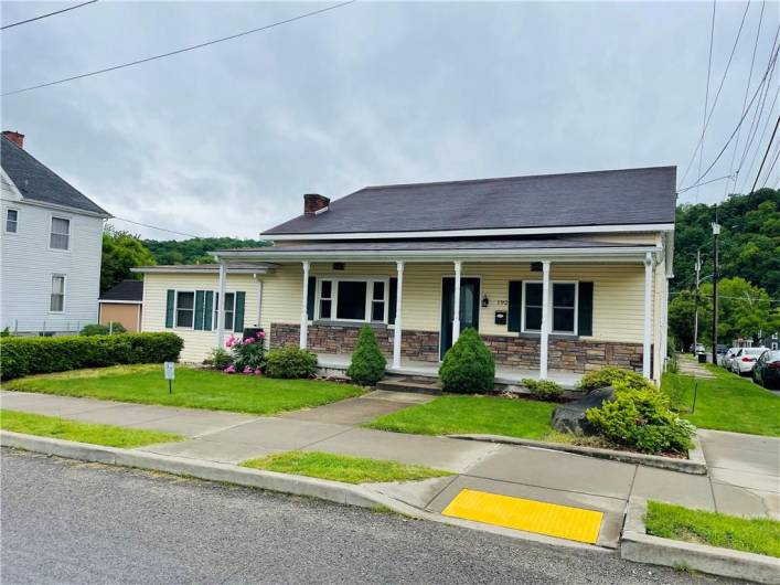 192 Lincoln Street, Waynesburg, PA 15370, 3 Bedrooms Bedrooms, 9 Rooms Rooms,2 BathroomsBathrooms,Residential,For Sale,Lincoln Street,1703661