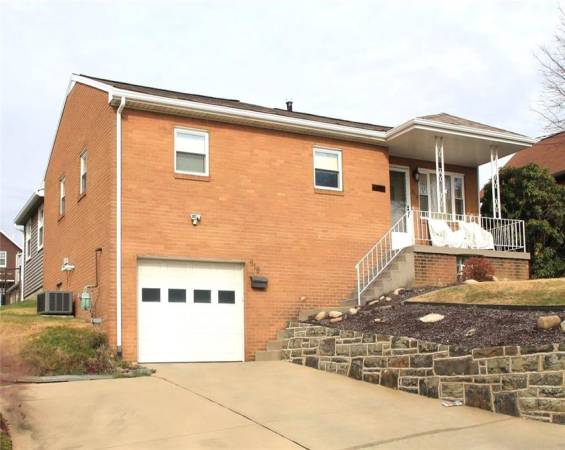 619 Giffin Ave, Canonsburg, PA 15317, 4 Bedrooms Bedrooms, 8 Rooms Rooms,3 BathroomsBathrooms,Residential,For Sale,Giffin Ave,1704571