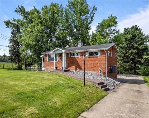 393 Cecil Henderson Road, Canonsburg, PA 15317, 3 Bedrooms Bedrooms, 8 Rooms Rooms,2 BathroomsBathrooms,Residential,For Sale,Cecil Henderson Road,1705218