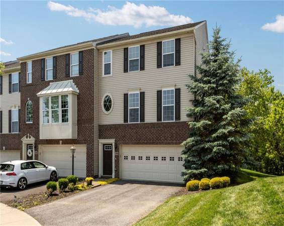 118 Maple Ridge Drive, Canonsburg, PA 15317, 3 Bedrooms Bedrooms, ,2.1 BathroomsBathrooms,Residential,For Sale,Maple Ridge Drive,1704527