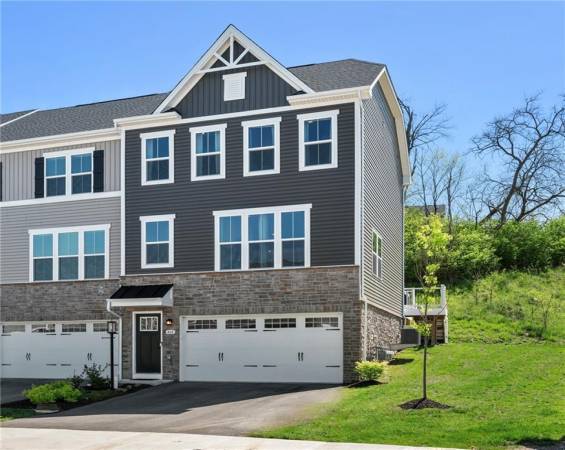 Welcome to 468 Greenwood Drive, this end-unit townhouse offers extra light, outdoor space and privacy.