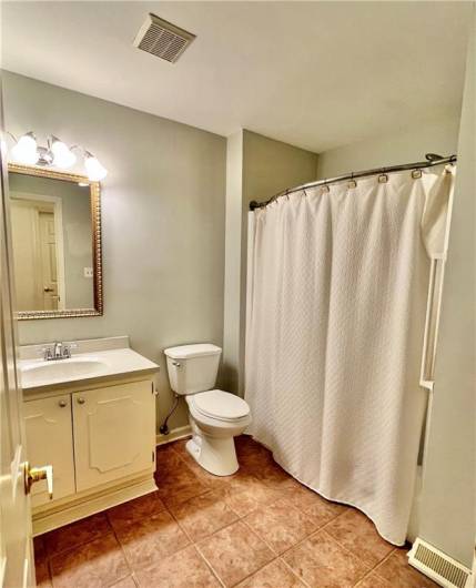 Full bath in the upstairs hallway