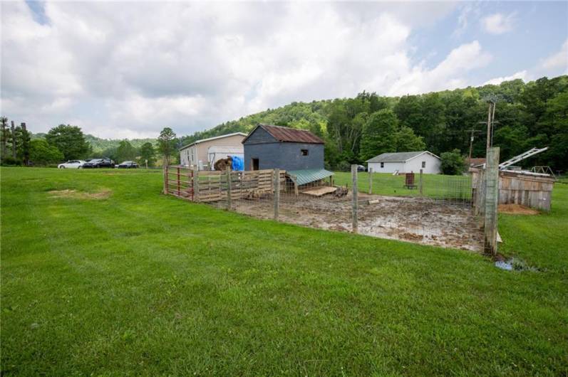 410 Davistown Rd, Mount Morris, PA 15349, 3 Bedrooms Bedrooms, 5 Rooms Rooms,2 BathroomsBathrooms,Residential,For Sale,Davistown Rd,1705814