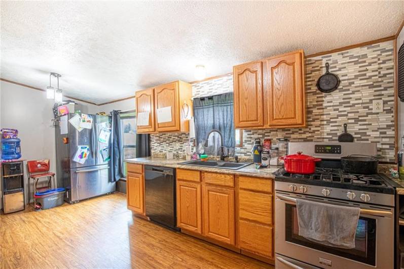 410 Davistown Rd, Mount Morris, PA 15349, 3 Bedrooms Bedrooms, 5 Rooms Rooms,2 BathroomsBathrooms,Residential,For Sale,Davistown Rd,1705814