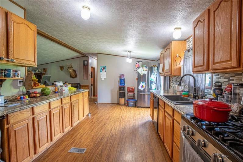 410 Davistown Rd, Mount Morris, PA 15349, 3 Bedrooms Bedrooms, 5 Rooms Rooms,2 BathroomsBathrooms,Residential,For Sale,Davistown Rd,1705814