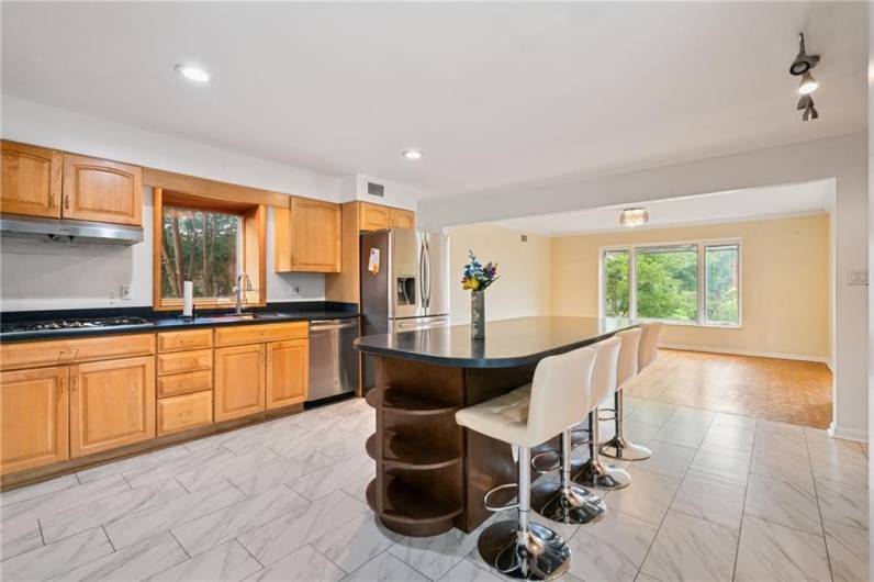 Open kitchen to family room