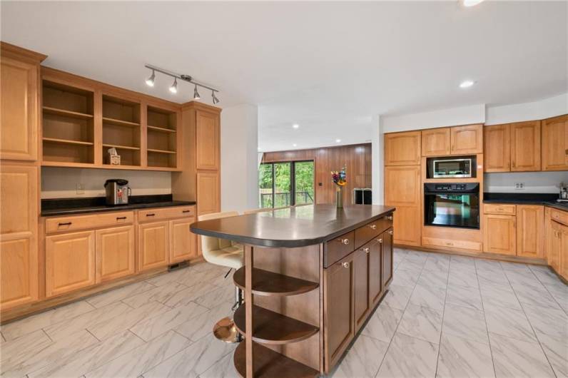 Plenty of cabinet and work space