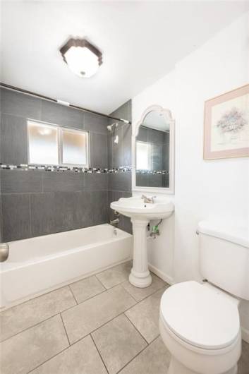 415 Broughton Rd, Bethel Park, PA 15102, 4 Bedrooms Bedrooms, 8 Rooms Rooms,2.1 BathroomsBathrooms,Residential,For Sale,Broughton Rd,1705966