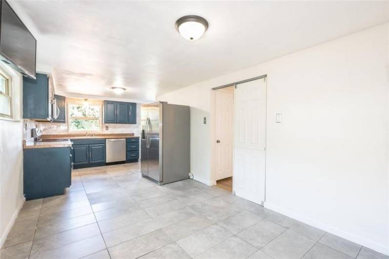 415 Broughton Rd, Bethel Park, PA 15102, 4 Bedrooms Bedrooms, 8 Rooms Rooms,2.1 BathroomsBathrooms,Residential,For Sale,Broughton Rd,1705966