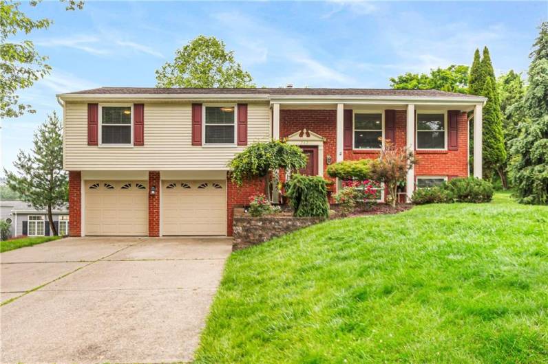 Beautiful curb appeal!