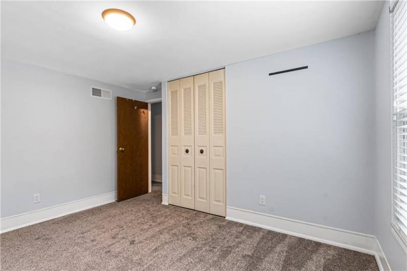 2nd bedroom