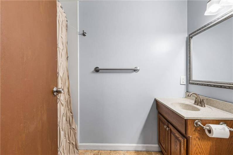 Hallway full bath.