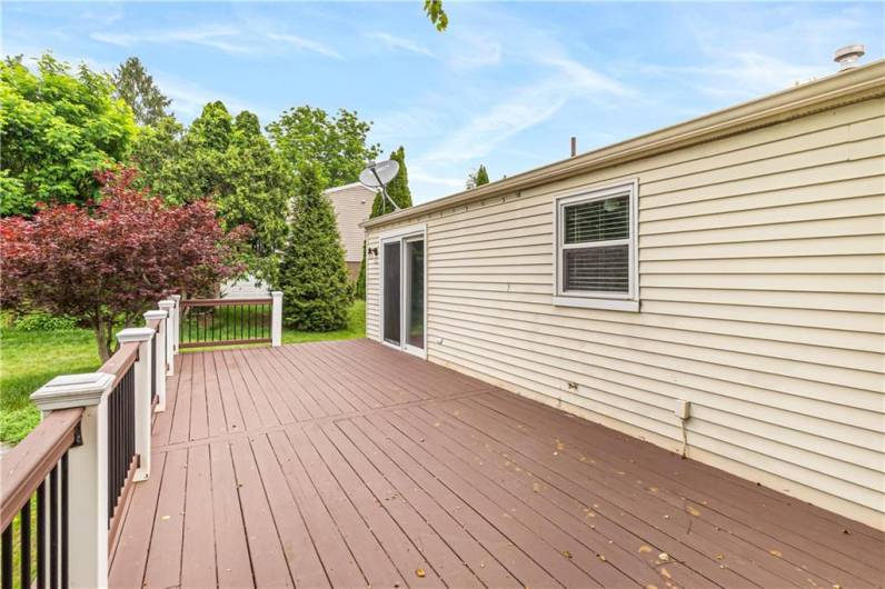 Look at all this entertaining space!