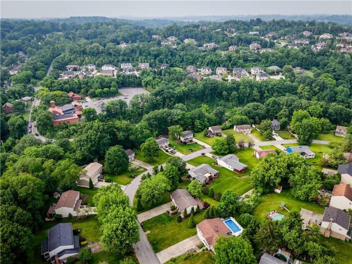 747 Thornwick Dr, Pittsburgh, PA 15243, 3 Bedrooms Bedrooms, 9 Rooms Rooms,3 BathroomsBathrooms,Residential,For Sale,Thornwick Dr,1706268