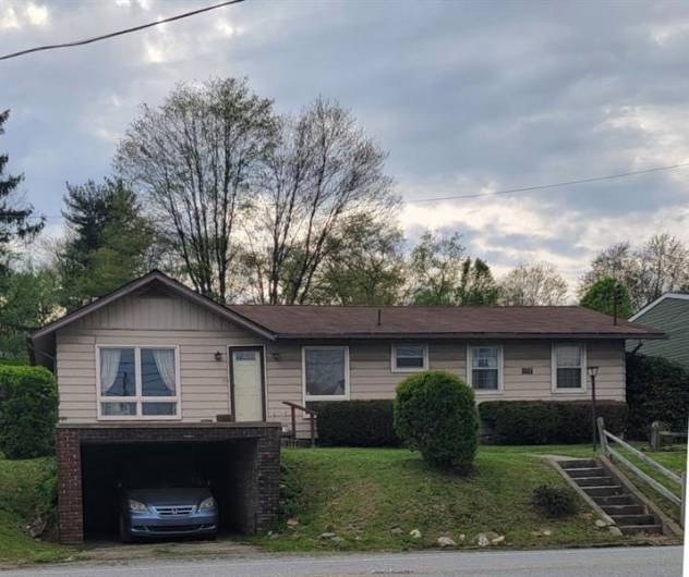 192 Crowe Ave, Mars, PA 16046, 3 Bedrooms Bedrooms, 10 Rooms Rooms,1 BathroomBathrooms,Residential,For Sale,Crowe Ave,1706369