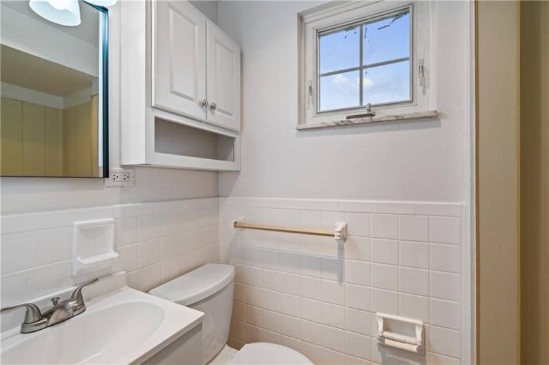 765 Brafferton Dr, Pittsburgh, PA 15228, 4 Bedrooms Bedrooms, 8 Rooms Rooms,2.1 BathroomsBathrooms,Residential,For Sale,Brafferton Dr,1706373