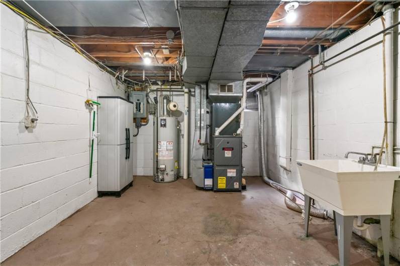 765 Brafferton Dr, Pittsburgh, PA 15228, 4 Bedrooms Bedrooms, 8 Rooms Rooms,2.1 BathroomsBathrooms,Residential,For Sale,Brafferton Dr,1706373