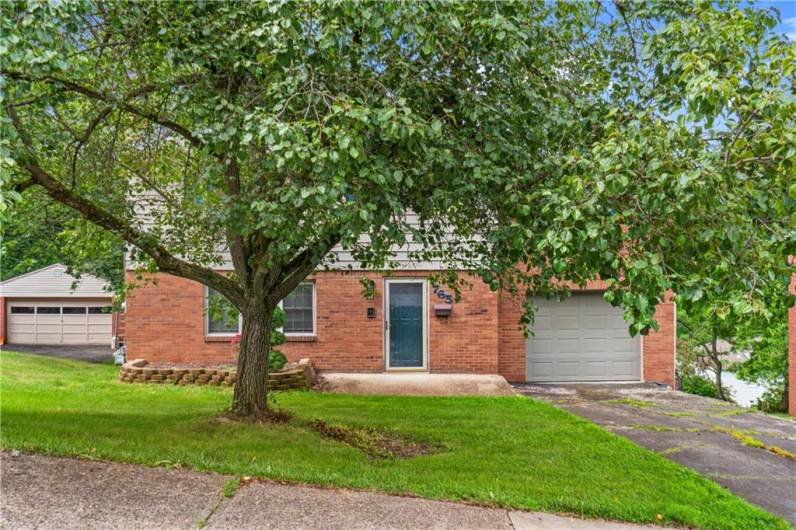 765 Brafferton Dr, Pittsburgh, PA 15228, 4 Bedrooms Bedrooms, 8 Rooms Rooms,2.1 BathroomsBathrooms,Residential,For Sale,Brafferton Dr,1706373