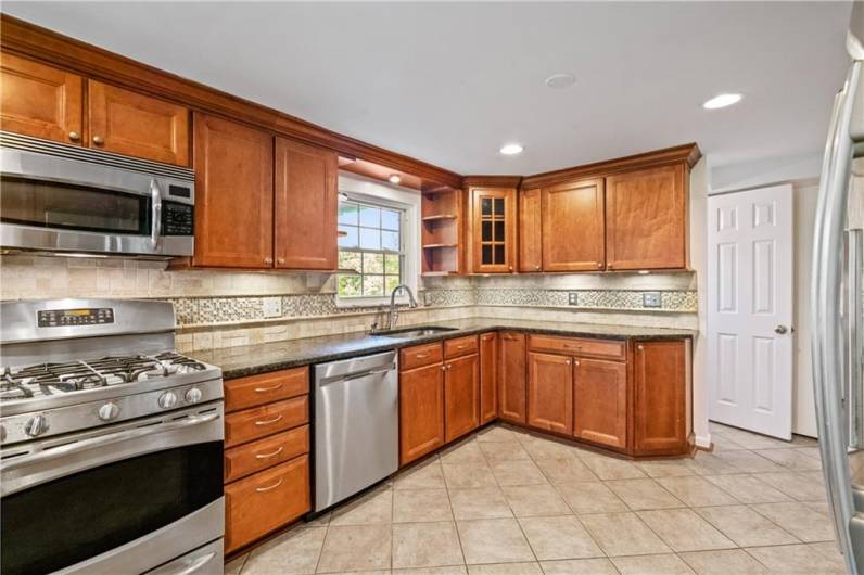 765 Brafferton Dr, Pittsburgh, PA 15228, 4 Bedrooms Bedrooms, 8 Rooms Rooms,2.1 BathroomsBathrooms,Residential,For Sale,Brafferton Dr,1706373