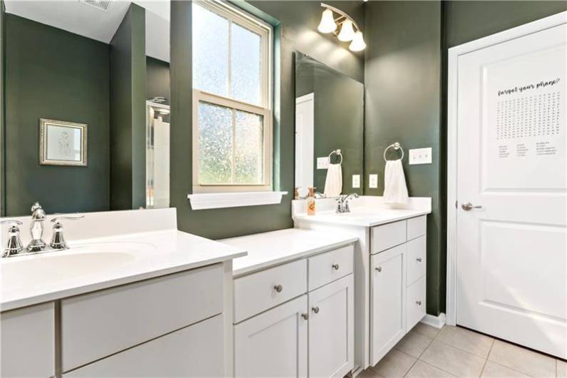 4002 Saint Andrews Ct, Jeannette, PA 15644, 3 Bedrooms Bedrooms, 8 Rooms Rooms,2.1 BathroomsBathrooms,Residential,For Sale,Saint Andrews Ct,0,1706390