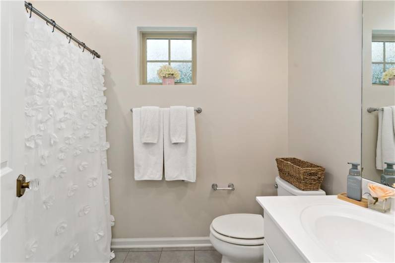 4002 Saint Andrews Ct, Jeannette, PA 15644, 3 Bedrooms Bedrooms, 8 Rooms Rooms,2.1 BathroomsBathrooms,Residential,For Sale,Saint Andrews Ct,0,1706390