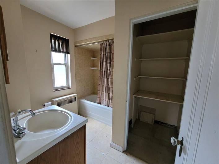 5510 Pocusset St, Pittsburgh, PA 15217, 3 Bedrooms Bedrooms, 6 Rooms Rooms,1 BathroomBathrooms,Residential,For Sale,Pocusset St,0,1706424