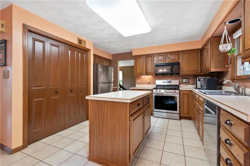 2507 Sarah Ct, Murrysville, PA 15668, 4 Bedrooms Bedrooms, 12 Rooms Rooms,2.2 BathroomsBathrooms,Residential,For Sale,Sarah Ct,1706448