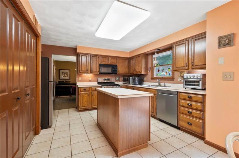 2507 Sarah Ct, Murrysville, PA 15668, 4 Bedrooms Bedrooms, 12 Rooms Rooms,2.2 BathroomsBathrooms,Residential,For Sale,Sarah Ct,1706448