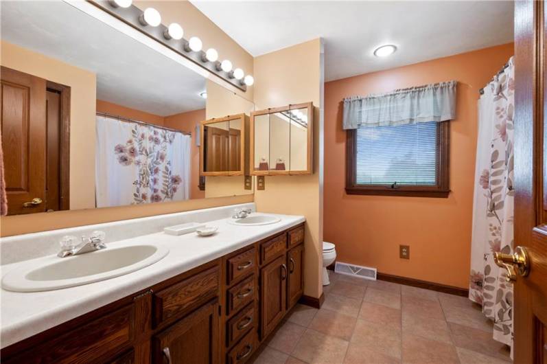 2507 Sarah Ct, Murrysville, PA 15668, 4 Bedrooms Bedrooms, 12 Rooms Rooms,2.2 BathroomsBathrooms,Residential,For Sale,Sarah Ct,1706448
