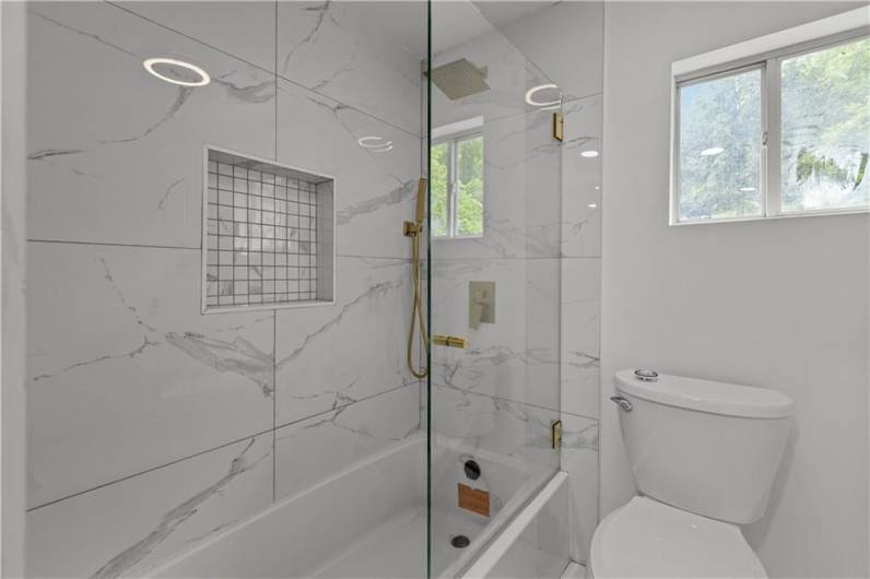 Full Bathroom No2 Main Floor