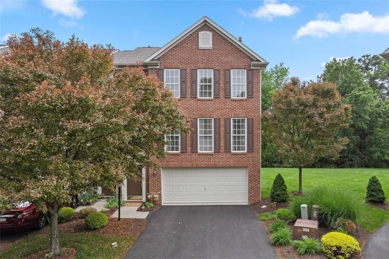 This condo unit is in a low maintenance community.  The roof, outside maintenance, pool and more are included in the monthly HOA fee.  Make this your next home.