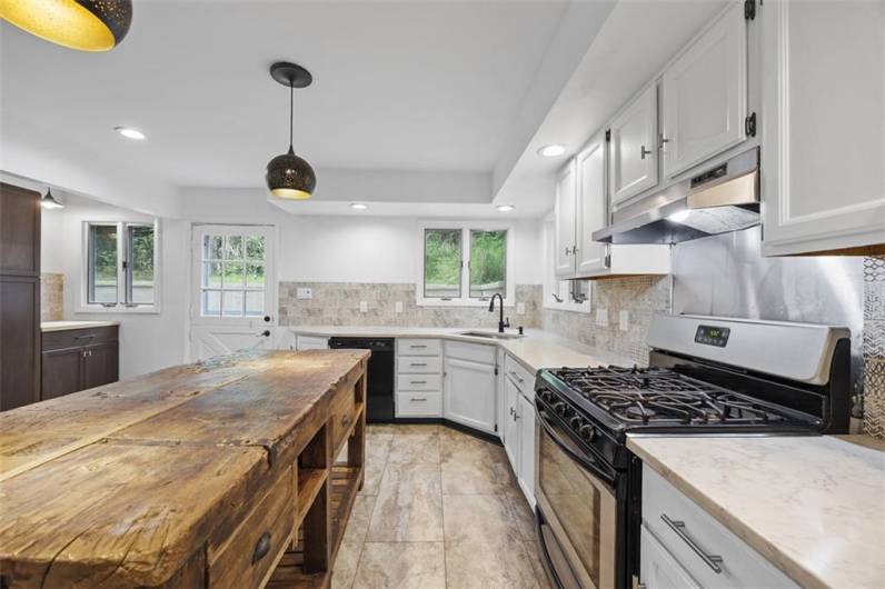1251 Glencoe Ave, Pittsburgh, PA 15205, 3 Bedrooms Bedrooms, 10 Rooms Rooms,2.1 BathroomsBathrooms,Residential,For Sale,Glencoe Ave,0,1706538