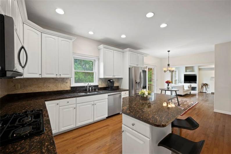 A stunning kitchen —where elegance meets culinary passion