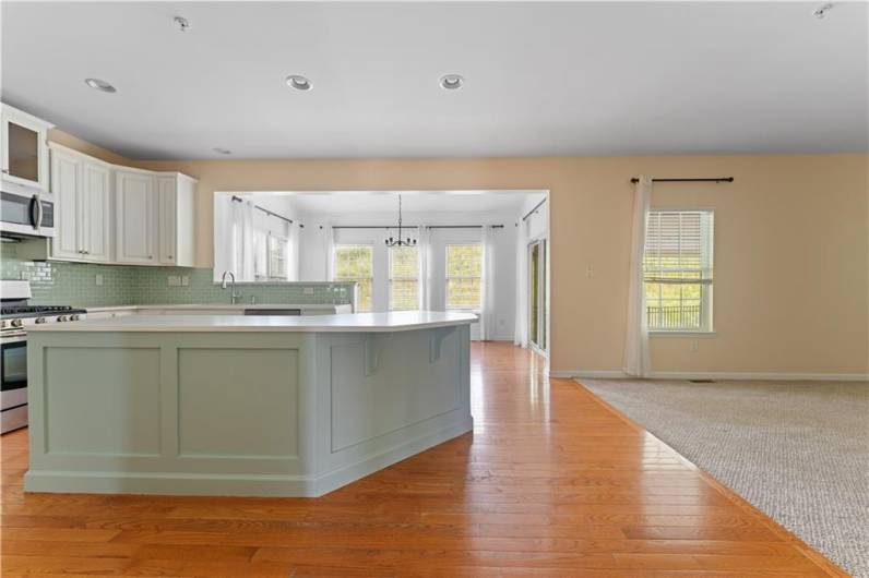 Recessed lights, two-tone upgraded cabinetry
