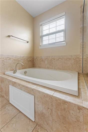 Soaking tub